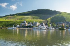 Aussicht über die Mosel auf den Stadtteil Bernkastel