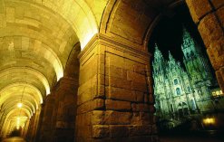 Kathedrale von Santiago de Compostela bei Nacht